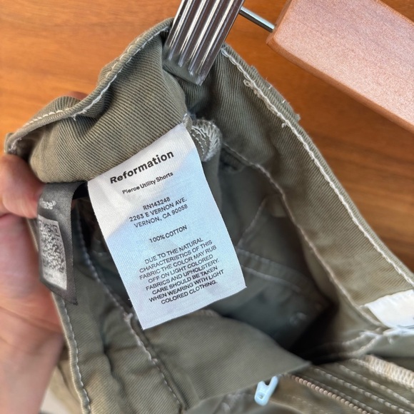 Reformation Women’s Utility Army Green High Rise Cargo Shorts, Size 26 - Picture 13 of 13